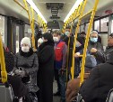 Треть пассажиров в автобусах Южно-Сахалинска проехали в час пик без масок