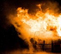 Частный дом загорелся в СНТ "Коммунальник" в Южно-Сахалинске