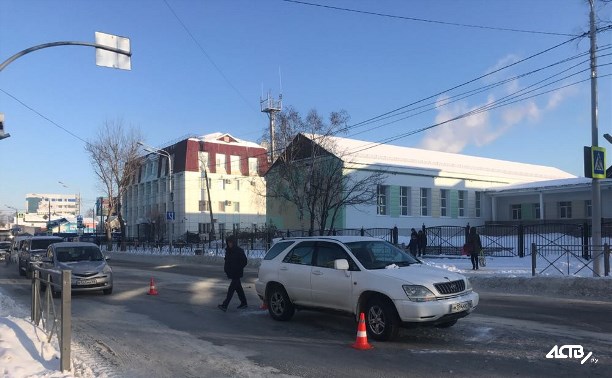 Кроссовер сбил школьника в Южно-Сахалинске Кроссовер сбил школьника в Южно-Сахалинске