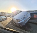 Иномарка "забралась" на капот встречной машине в Южно-Сахалинске