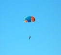 Первые прыжки с парашютом выполнили курсанты сахалинского клуба «Десантник»