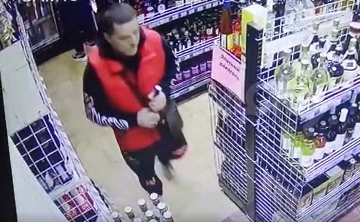 Очевидцы: в Южно-Сахалинске шокером наказали вора, укравшего бутылку алкоголя в магазине