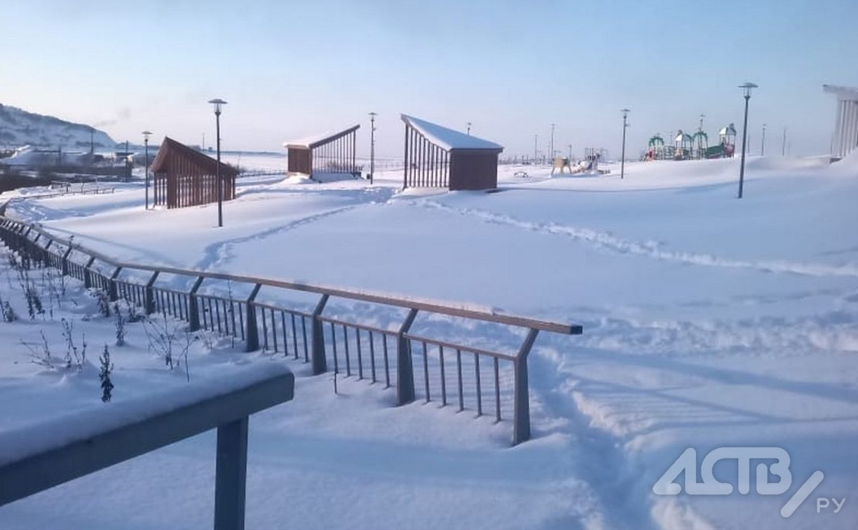 Городской парк в Александровске-Сахалинском не чистят от снега, потому что нечем