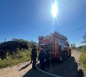В Тымовском в нежилом одноэтажном доме загорелись опилки