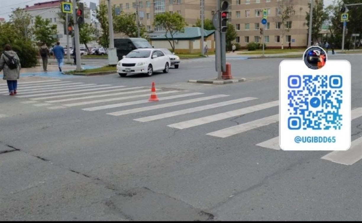 В Южно-Сахалинске у поликлиники сбили пенсионерку, которая переходила дорогу на красный 