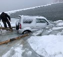 Автомобиль провалился под лед на протоке озера Изменчивого