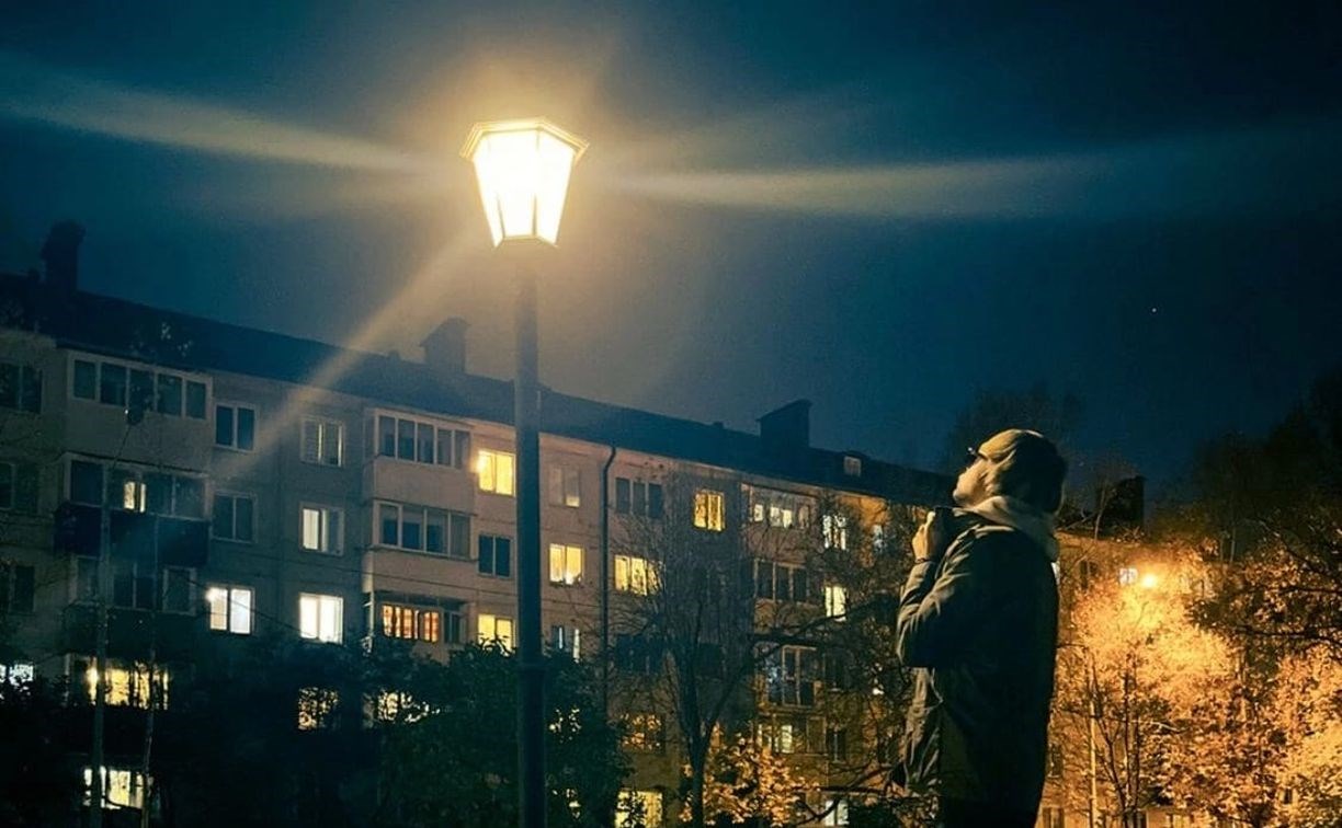 У сахалинского музыканта Александра Елистратова вышел новый клип на песню "Наше лето"