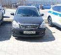 Неизвестный столкнулся с Nissan Bluebird и скрылся с места ДТП в Южно-Сахалинске