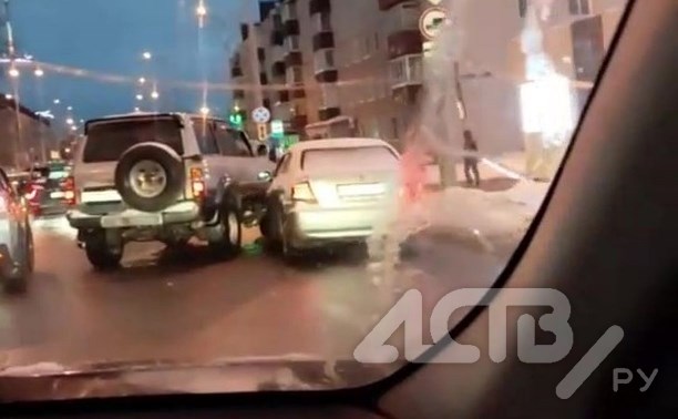 Сразу два ДТП в одном месте произошли в Южно-Сахалинске