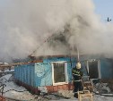 Густой дым повалил с чердака частного дома в Шахтёрске