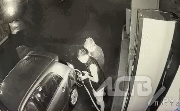 Клиент АЗС в Тымовском пытался заправить газом бензиновый бак, но его вовремя остановили