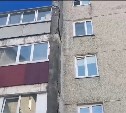 Фасад дома в Ново-Александровске рискует упасть на головы жильцам