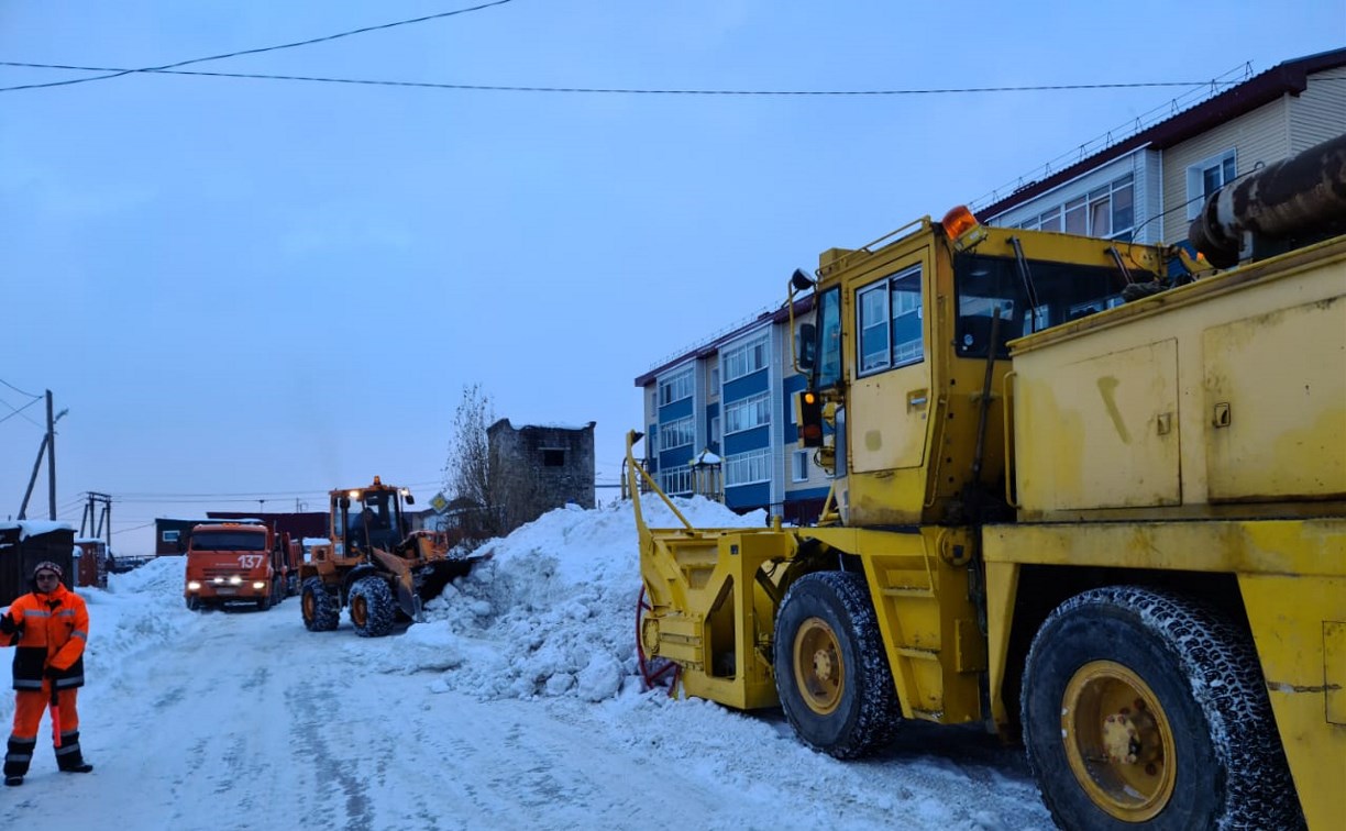 Снегоуборочную технику перебросили из Южно-Сахалинска в Холмск