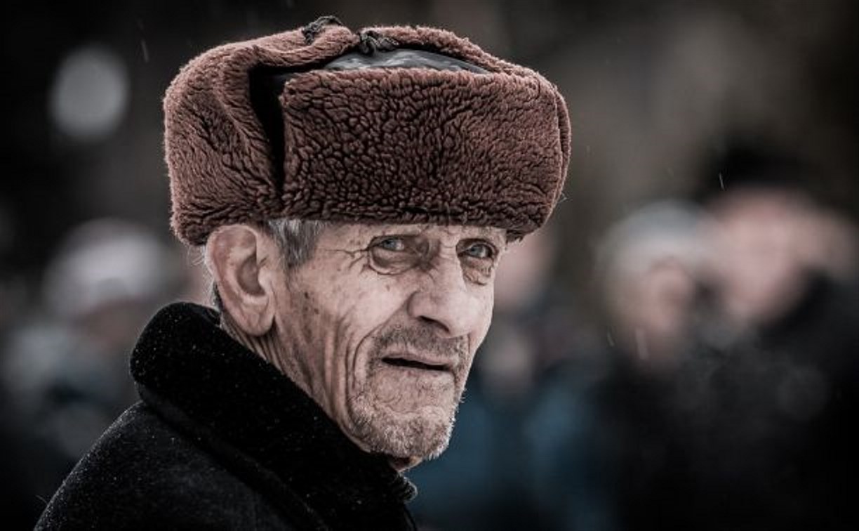 Пятьдесят сахалинских одиноких стариков и инвалидов устроили в приёмные семьи