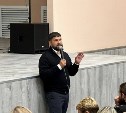 Глава Углегорского района предупреждает о мошенниках, использующих его имя