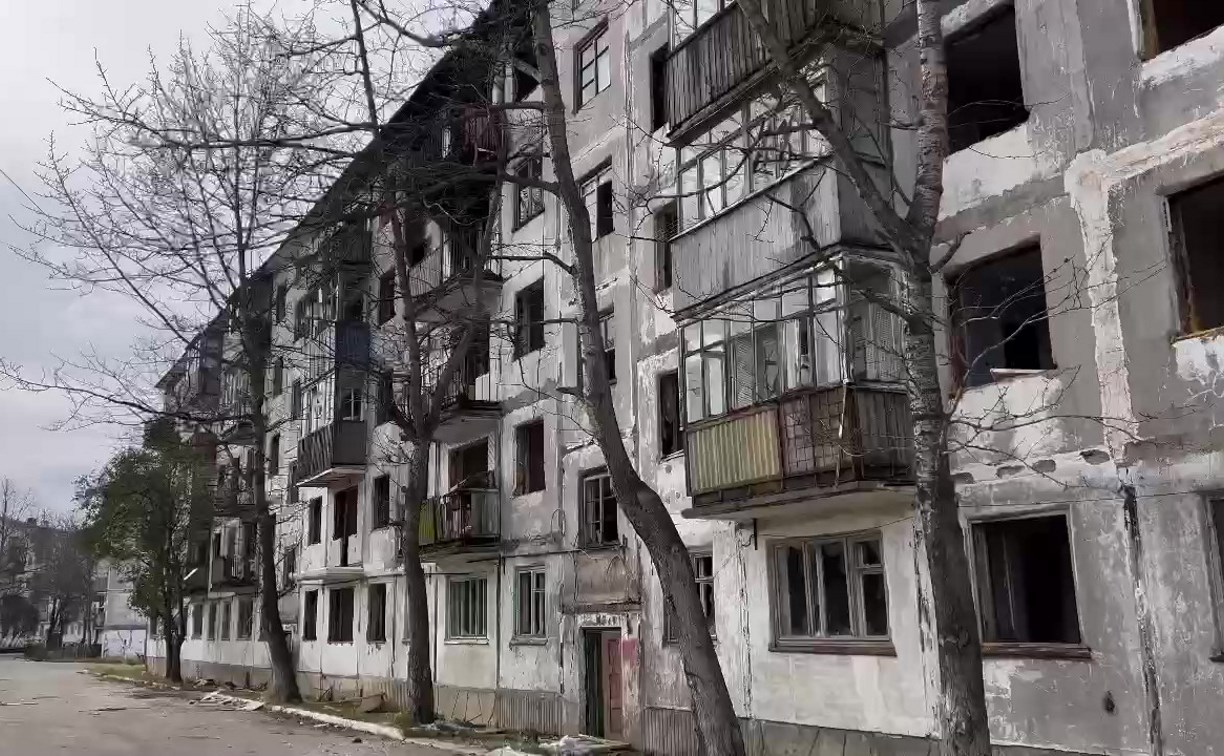 "Невозможно больше это наблюдать": мэр Охи о поджогах в расселённых домах