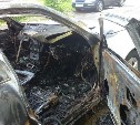 Автомобиль Toyota Crown сгорел в Южно-Сахалинске