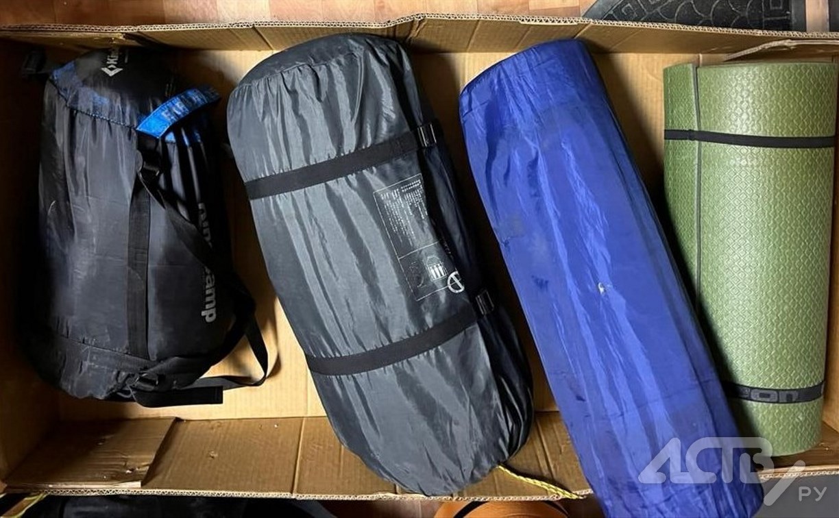 Палатки, металлоискатель: полиция поймала сахалинцев со странным набором и ищет настоящих владельцев
