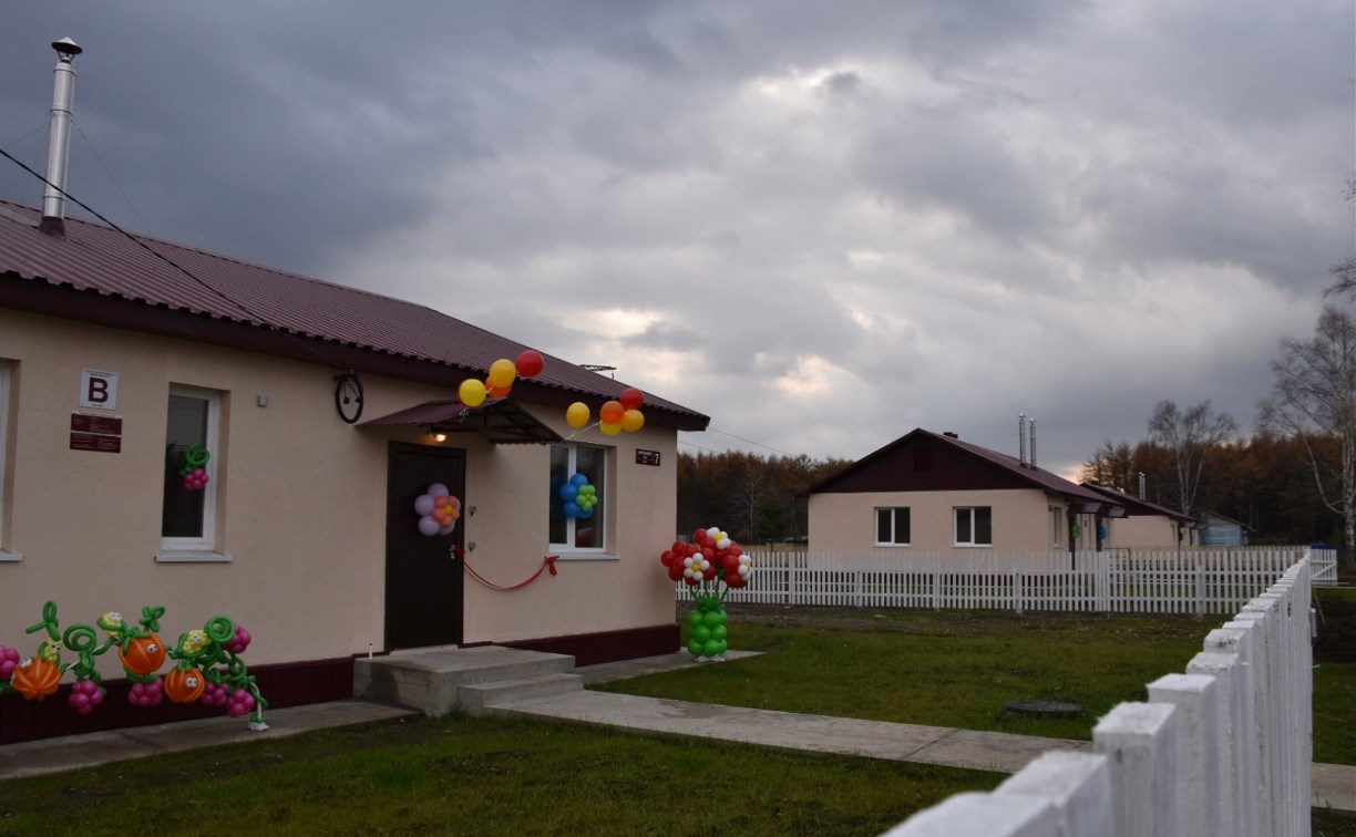 Восемнадцать семей из сахалинского села получили ключи от современных квартир  