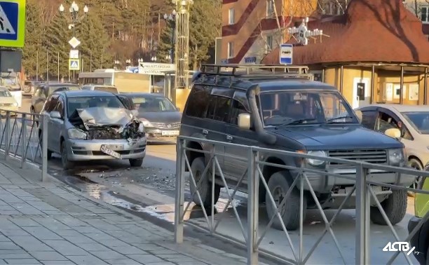 Водителю разбили нос в ДТП в Южно-Сахалинске