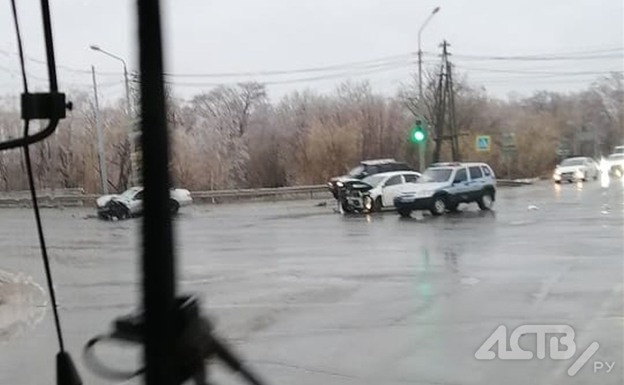 Пострадавший в ДТП в Южно-Сахалинске водитель ищет очевидцев
