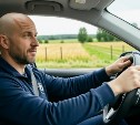Хотел покататься: сахалинец угнал машину у пенсионера и улетел в кювет