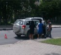 Suzuki Escudo сбил девушку на пешеходном переходе в Южно-Сахалинске