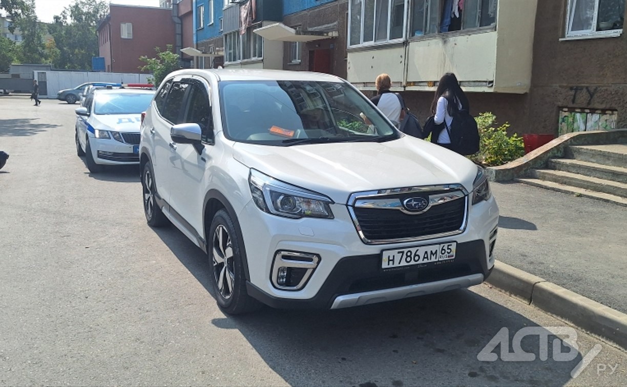 Неизвестный столкнулся с Subaru Forester и скрылся с места ДТП в Южно-Сахалинске