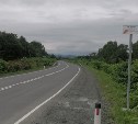 Современный асфальт и флуоресцентные знаки появились на участке трассы в Анивском районе