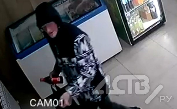 Мужчина расплачивался чужой картой в магазинах в Южно-Сахалинске и попал на камеру