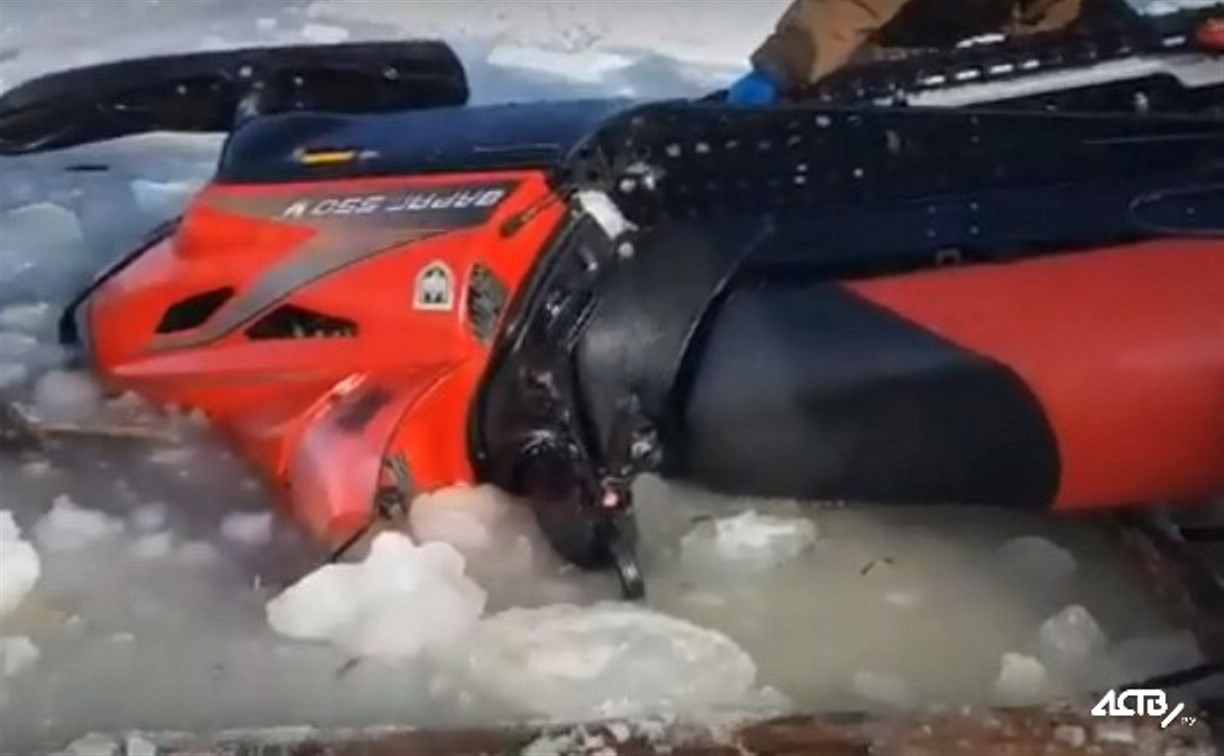 Ради свежей рыбы сахалинцы топят свои снегоходы