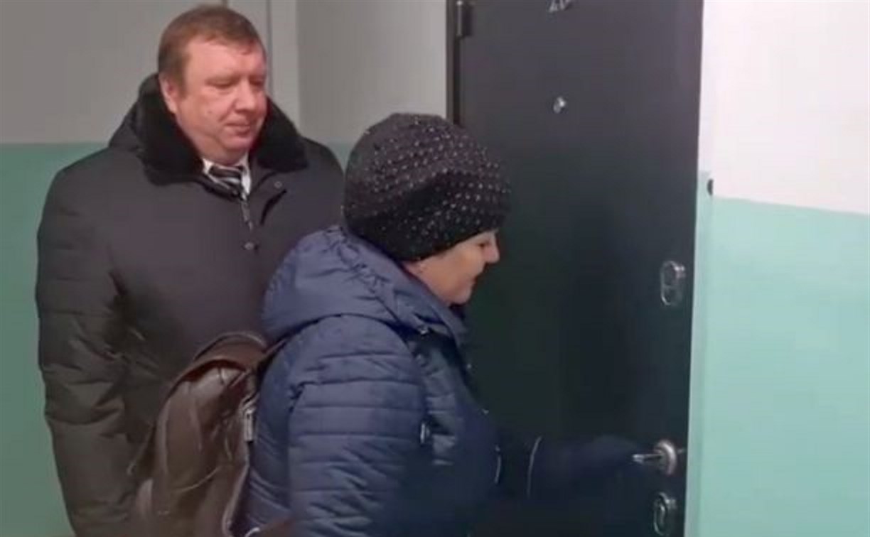 Валерий Лимаренко решил квартирный вопрос для семьи из Макаровского района