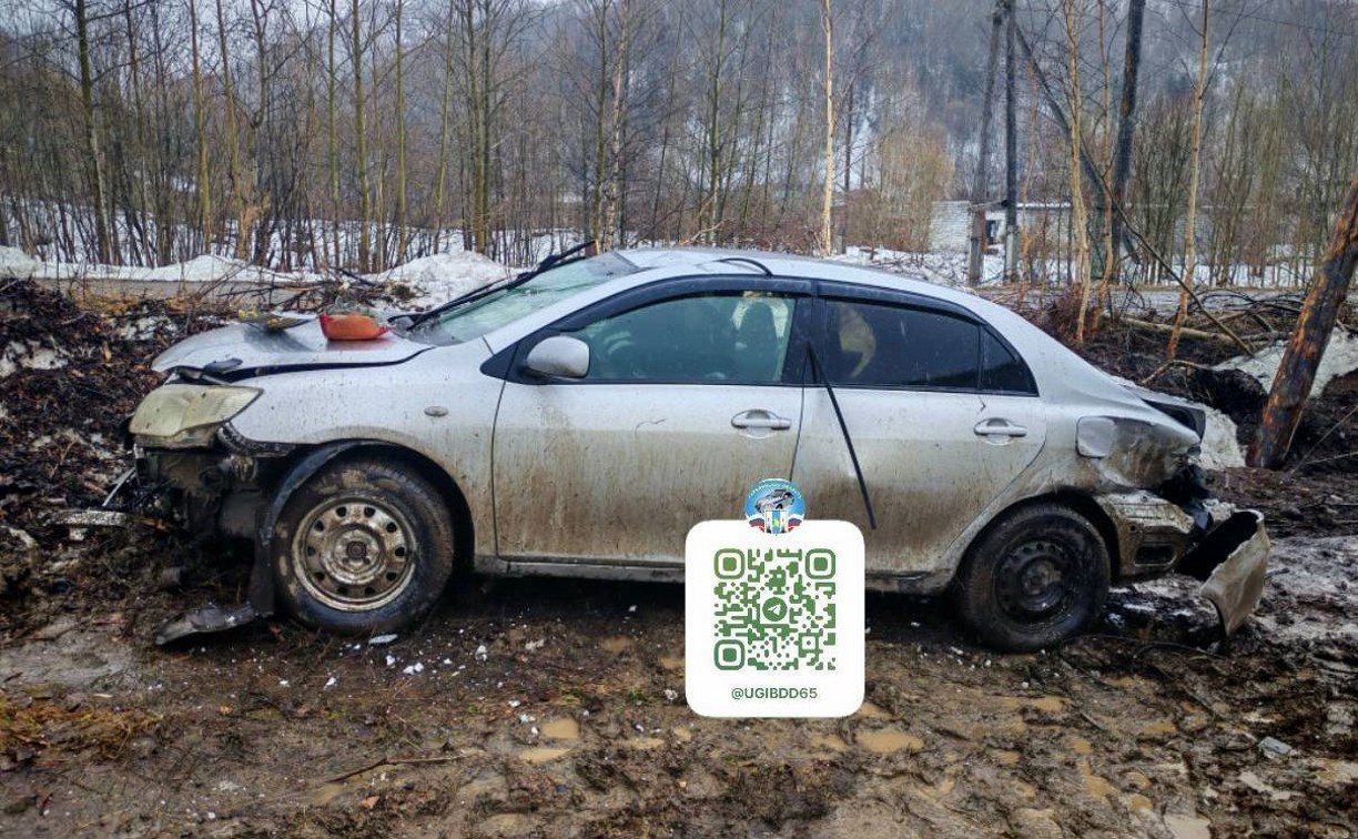 Пьяный на "Аксио" вылетел с дороги и врезался в прицеп у горонолыжки в Шахтерске 