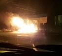 "Сгорели как порох": в Южно-Сахалинске вспыхнули три мусорных контейнера