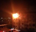 Восемь часов пожарные тушили горящий дом в Томари