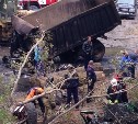 Водитель грузовика погиб на Холмском перевале