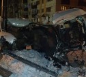 Врезавшийся в столб автомобиль разорвало в Углегорске