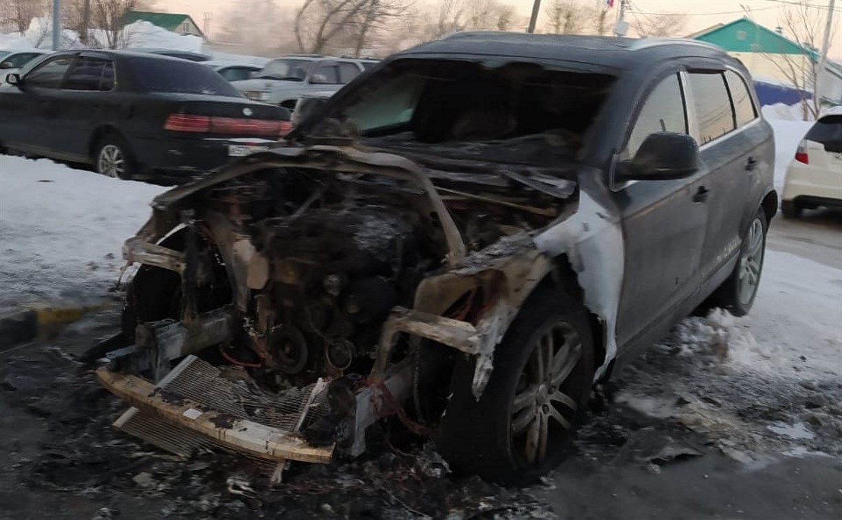 Горящий автомобиль Audi потушили в Новоалександровске
