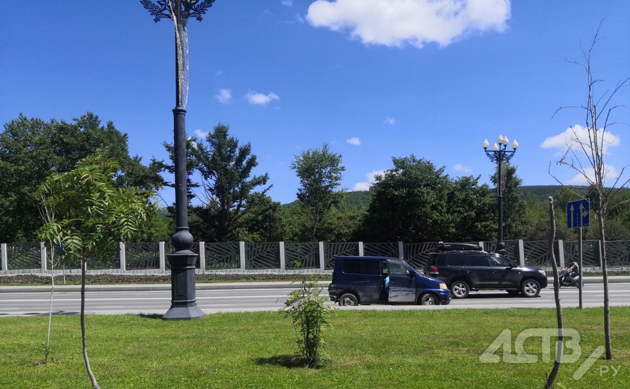 Очевидцев аварии на улице Горького ищут в Южно-Сахалинске