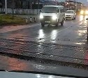 Жд-переезд в Новоалександровске стал для автомобилей полосой препятствий 