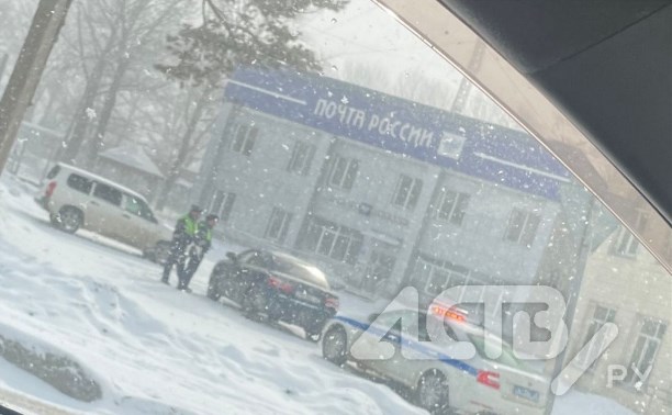 В Новоалександровске несколько экипажей ГИБДД окружили иномарку