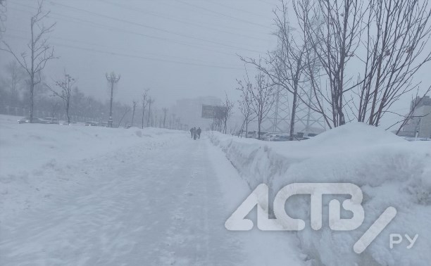 Аэровокзал Южно-Сахалинска о циклоне: самолёт из Новосибирска ушёл на запасной аэродром, идёт расчистка