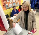 У избирательного участка в Южно-Сахалинске скопилась очередь - люди ждали возможности проголосовать