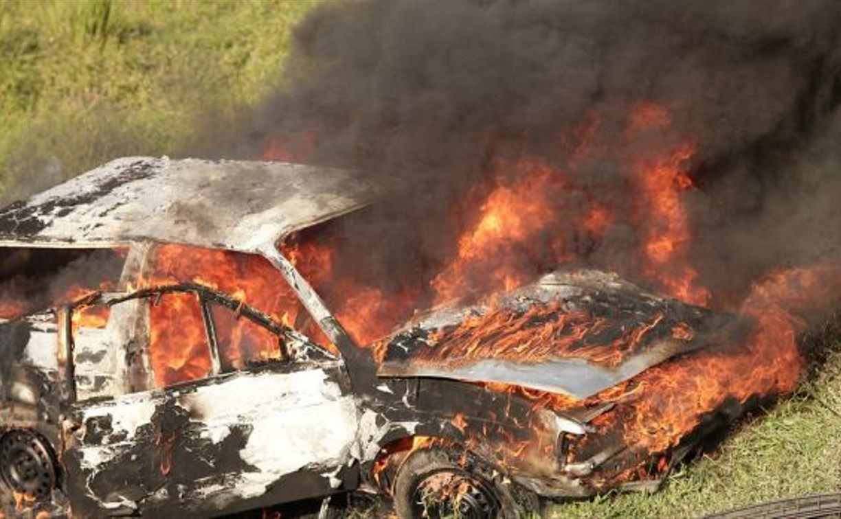 Несколько машин за один вечер сожгли южносахалинцы