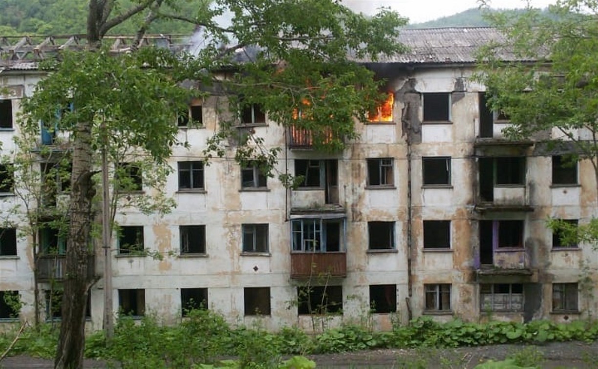 В Быкове произошел пожар в расселенном доме 