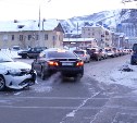 "Минивэн вылетел на тротуар": в Южно-Сахалинске серьёзное ДТП на улице Пограничной 