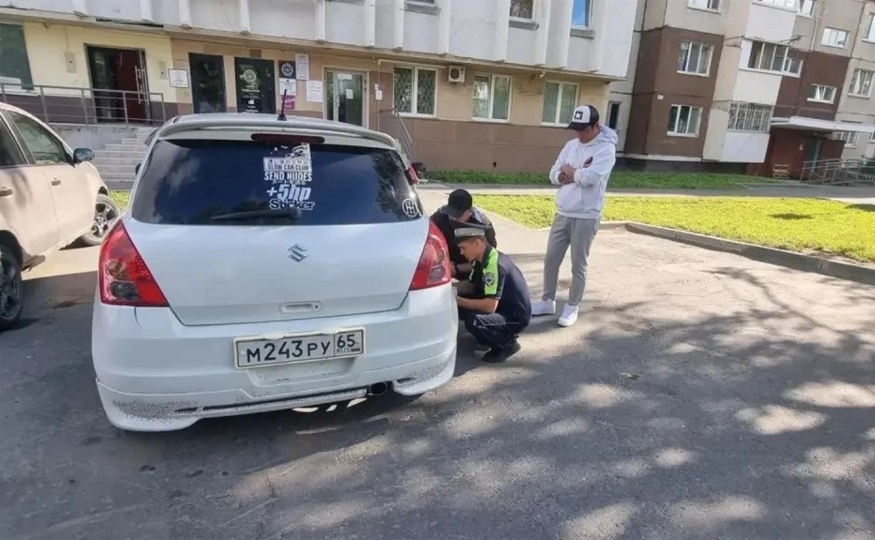 В Южно-Сахалинске ищут того, кто повредил Suzuki Swift и скрылся 