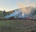 В селе Соболево более 4 часов пришлось тушить 65 квадратов вспыхнувших хозпостроек 
