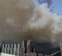 Крыша частного дома загорелась в Южно-Сахалинске 27 апреля