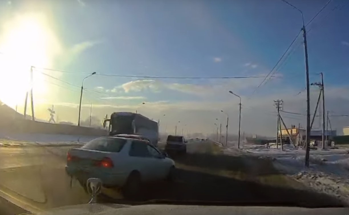 На Сахалине нашли водителя, который подрезал Land Cruiser и спровоцировал жёсткую аварию